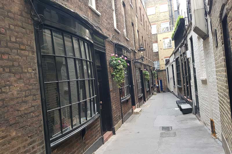 Goodwin's Court, a possible inspiration for Diagon Alley.